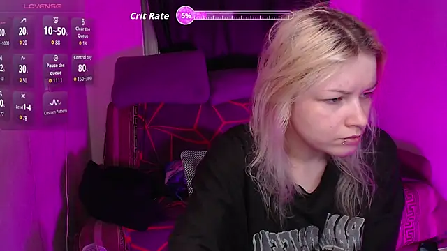 Snapshot of CherryNight6 chatting on May 25, 11:44 pm CherryNight6 online show from May 25, 11:44 pm