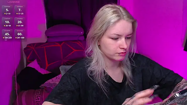 Snapshot of CherryNight6 chatting on June 21, 9:06 pm CherryNight6 online show from June 21, 9:06 pm