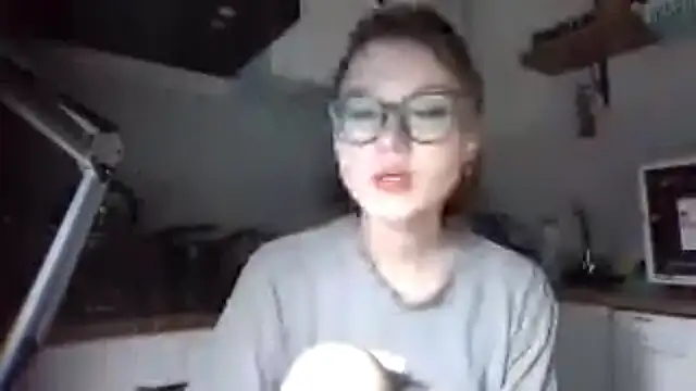 LilysTaylor online show from October 24, 3:19 pm