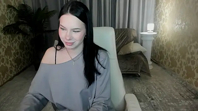 Snapshot of FloraCherry chatting on November 12, 11:43 am FloraCherry online show from November 12, 11:43 am