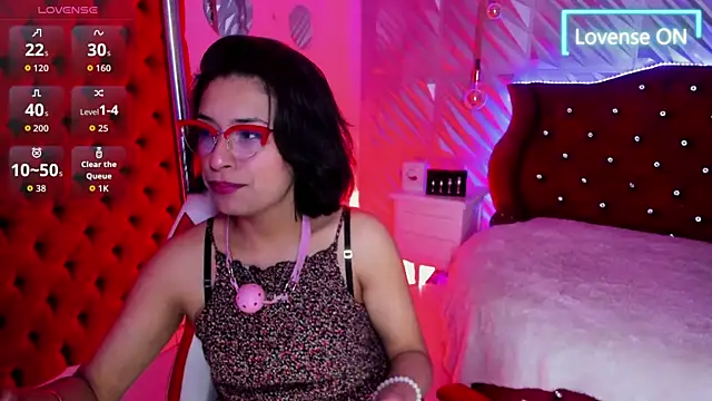 Snapshot of Roxanne_Han chatting on May 7, 12:10 pm Roxanne Han online show from May 7, 12:10 pm