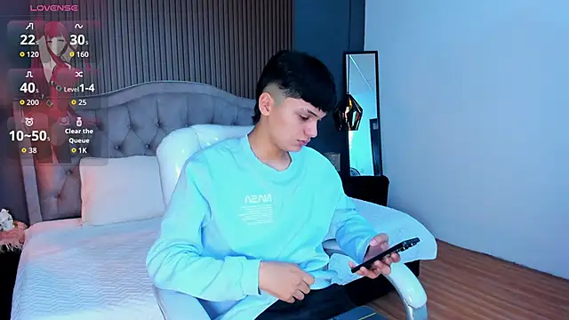 Maxii18  online show from October 28, 1:47 pm