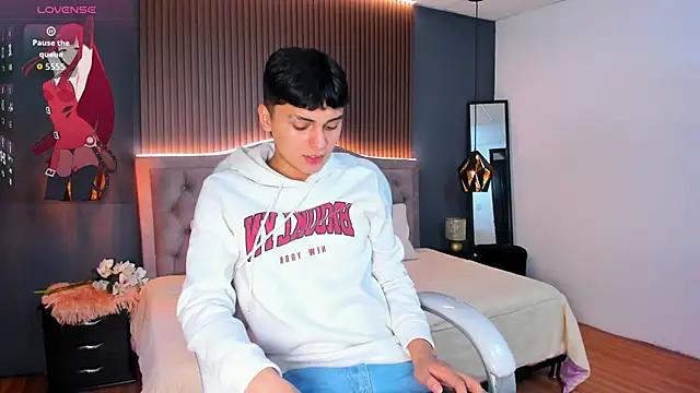 Maxii18  online show from November 3, 6:53 pm