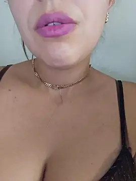 Snapshot of Sexy-girl chatting on June 17, 3:24 pm Sexy-girl online show from June 17, 3:24 pm