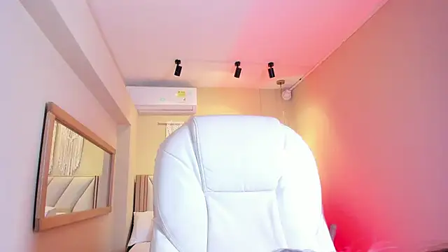 Snapshot of NahimiThompson chatting on April 27, 7:45 pm NahimiThompson online show from April 27, 7:45 pm