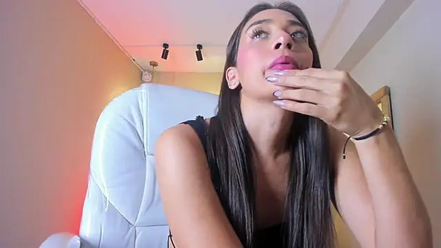 Snapshot of NahimiThompson chatting on May 7, 8:14 pm NahimiThompson online show from May 7, 8:14 pm
