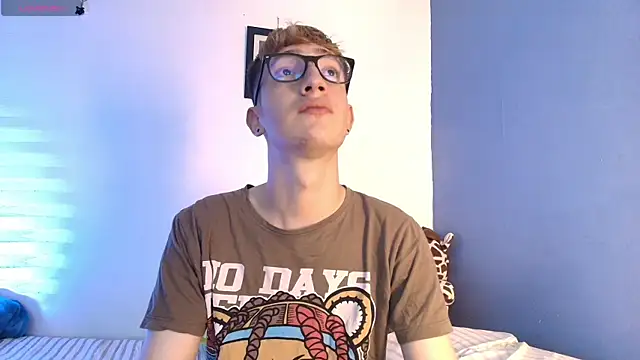 Snapshot of Erick_Taylor3 chatting on May 4, 7:54 pm Erick Taylor3 online show from May 4, 7:54 pm