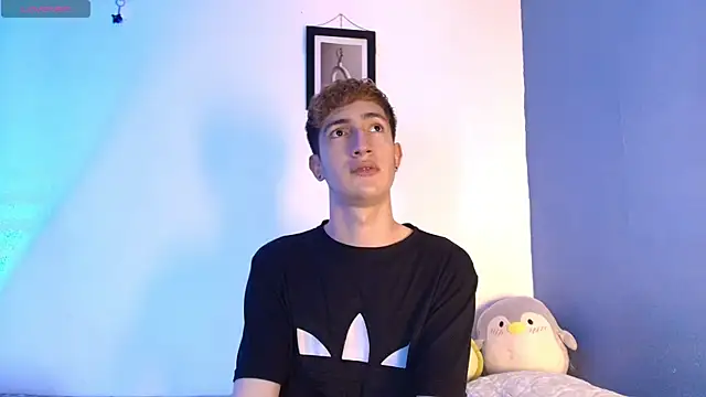 Snapshot of Erick_Taylor3 chatting on June 7, 8:45 pm Erick Taylor3 online show from June 7, 8:45 pm