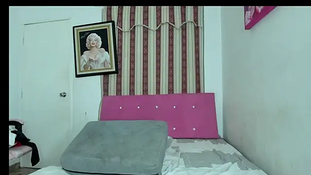 Snapshot of alahia66 chatting on May 6, 12:41 am alahia66 online show from May 6, 12:41 am