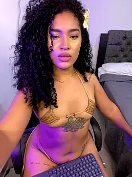 Snapshot of Georgina_x chatting on October 26, 1:44 am Georgina x online show from October 26, 1:44 am