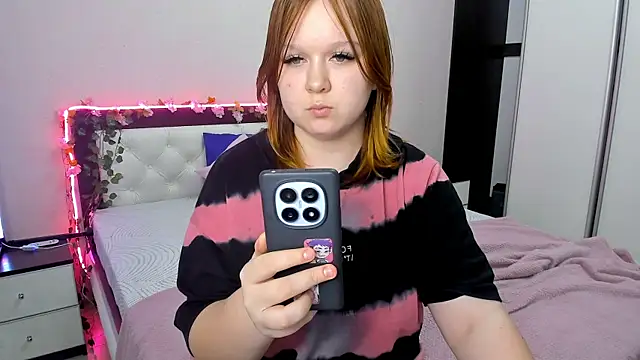 Lovly Vixen online show from November 22, 6:29 pm