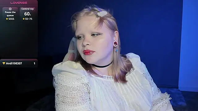 Snapshot of LottieReed chatting on May 16, 6:21 am LottieReed online show from May 16, 6:21 am