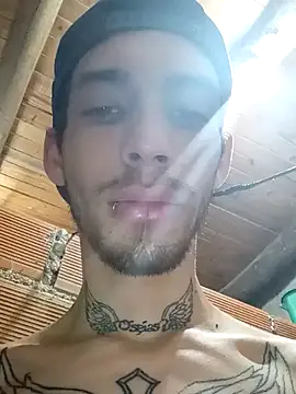 Snapshot of Leonel18cm chatting on October 25, 1:35 am Leonel18cm online show from October 25, 1:35 am