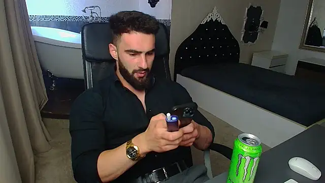 Snapshot of MicahLane chatting on June 28, 4:29 am MicahLane online show from June 28, 4:29 am