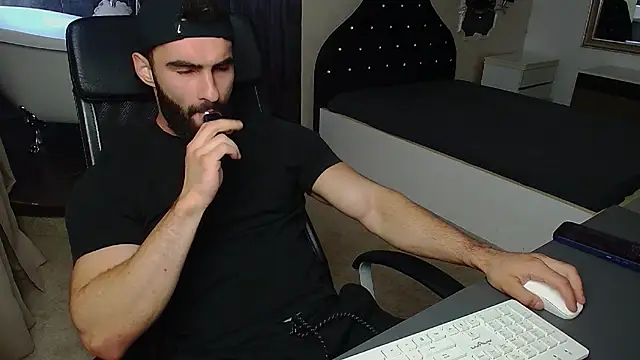 Snapshot of MicahLane chatting on July 18, 4:49 am MicahLane online show from July 18, 4:49 am