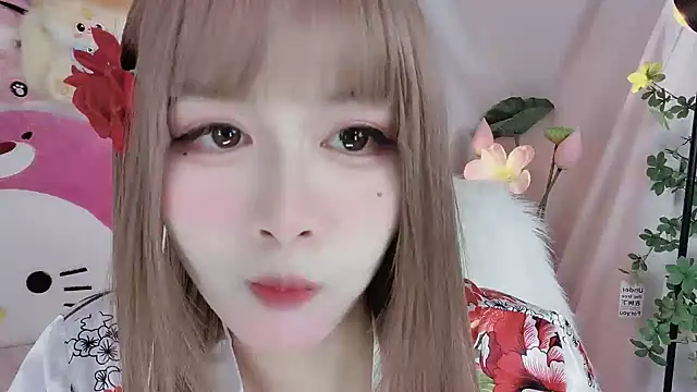 Snapshot of -zhuzhu-999- chatting on February 6, 10:13 pm -zhuzhu-999- online show from February 6, 10:13 pm