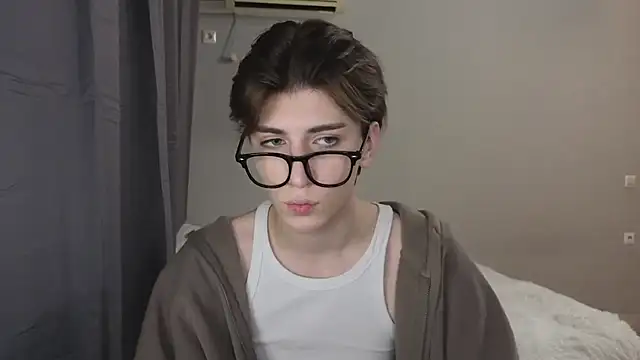 Oliver star boy  online show from October 25, 4:35 pm