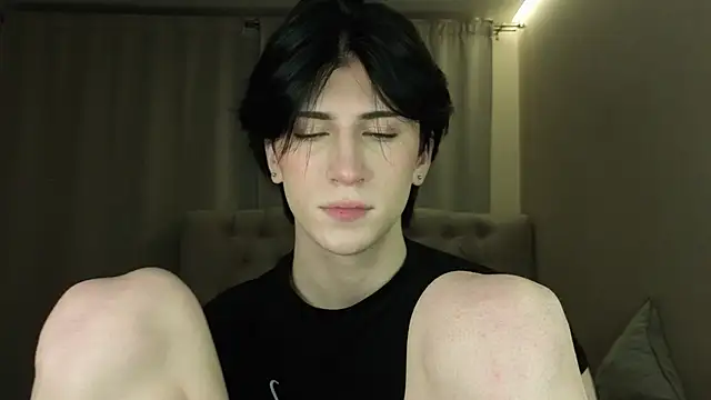 Snapshot of Oliver_star_boy_ chatting on April 16, 6:52 pm Oliver star boy online show from April 16, 6:52 pm