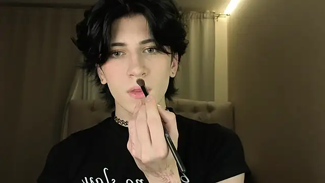 Snapshot of Oliver_star_boy_ chatting on April 18, 6:56 pm Oliver star boy online show from April 18, 6:56 pm