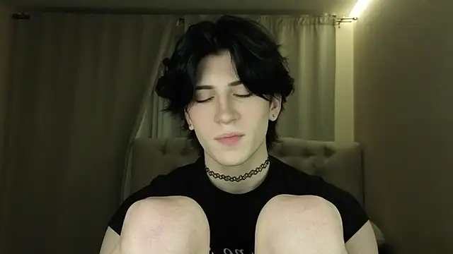 Snapshot of Oliver_star_boy_ chatting on April 18, 7:07 pm Oliver star boy online show from April 18, 7:07 pm
