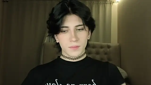 Snapshot of Oliver_star_boy_ chatting on April 18, 7:58 pm Oliver star boy online show from April 18, 7:58 pm