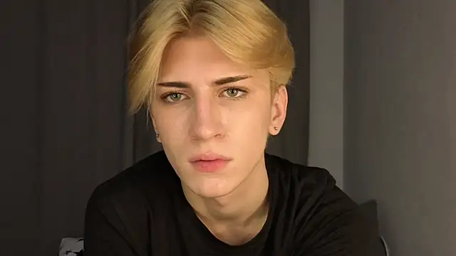 Snapshot of Oliver_star_boy_ chatting on May 5, 6:27 pm Oliver star boy online show from May 5, 6:27 pm
