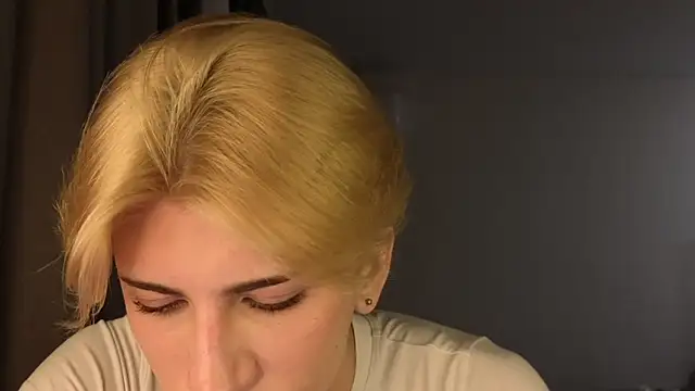 Snapshot of Oliver_star_boy_ chatting on May 7, 6:24 pm Oliver star boy online show from May 7, 6:24 pm