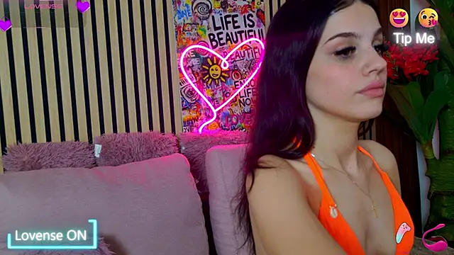 Snapshot of MirunaHaze chatting on May 8, 4:01 pm MirunaHaze online show from May 8, 4:01 pm
