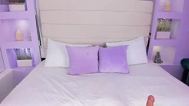 AmyColman  online show from January 19, 11:58 am