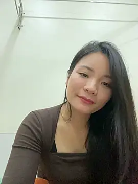 Bee Yellow00 online show from November 19, 4:45 am