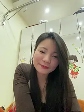 Bee Yellow00 online show from January 14, 6:08 am