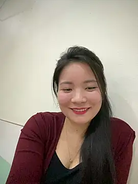 Bee Yellow00 online show from March 4, 4:40 am