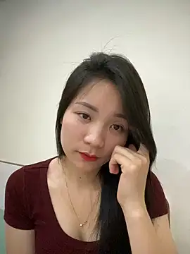 Bee Yellow00 online show from March 7, 4:53 am