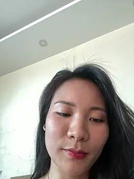 Bee Yellow00 online show from May 23, 2:17 am