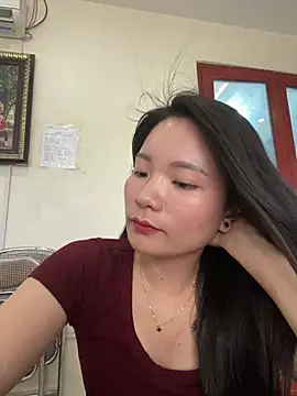 Snapshot of Bee_Yellow00 chatting on June 9, 4:46 am Bee Yellow00 online show from June 9, 4:46 am