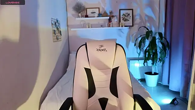 PollyRouge   online show from November 22, 2:05 pm