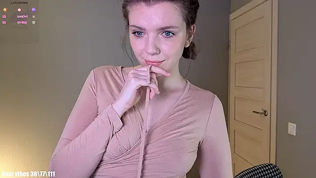 PollyRouge   online show from February 21, 9:05 pm