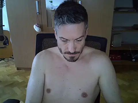 delayclose   online show from April 10, 4:01 pm