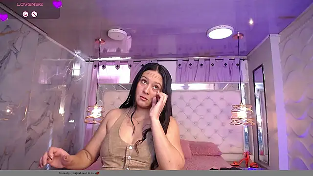 Snapshot of Melissa-roberts chatting on April 22, 8:10 pm Melissa-roberts online show from April 22, 8:10 pm