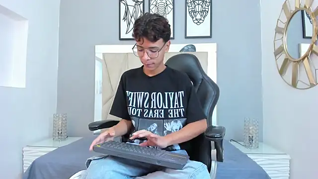 adams bobby online show from November 21, 11:31 am