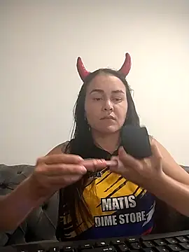 Snapshot of adria0011 chatting on November 5, 1:33 pm adria0011 online show from November 5, 1:33 pm