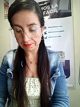 Snapshot of Valentina--1 chatting on February 7, 12:20 pm Valentina--1 online show from February 7, 12:20 pm