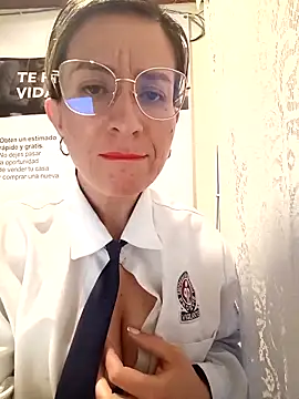 Snapshot of Valentina--1 chatting on February 28, 11:00 am Valentina--1 online show from February 28, 11:00 am