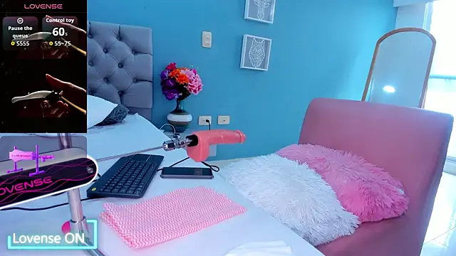 Luna Raay online show from January 18, 6:44 pm