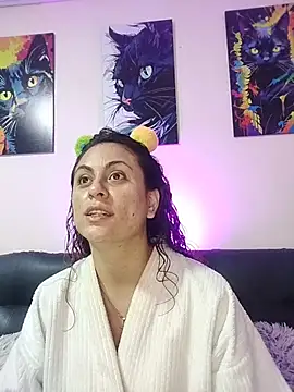 Snapshot of Caroline_Jons chatting on October 29, 11:23 am Caroline Jons online show from October 29, 11:23 am