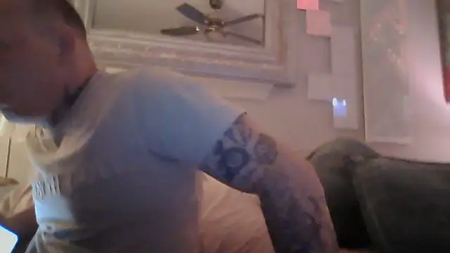 Snapshot of MikeHawke1995 chatting on October 25, 10:01 am MikeHawke1995 online show from October 25, 10:01 am