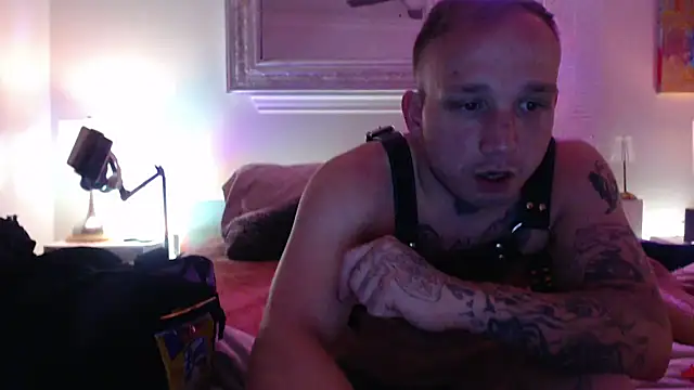 Snapshot of MikeHawke1995 chatting on October 26, 1:22 am MikeHawke1995 online show from October 26, 1:22 am