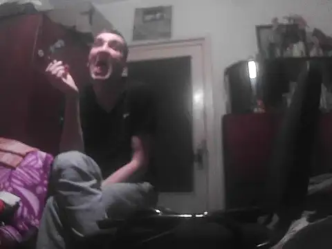 Snapshot of alin42xx chatting on November 13, 1:59 am alin42xx online show from November 13, 1:59 am