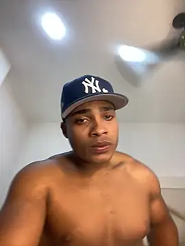 Snapshot of you_marcel chatting on October 29, 3:09 am you marcel online show from October 29, 3:09 am