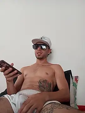 Snapshot of Paul_Bellucci chatting on October 27, 7:40 pm Paul Bellucci online show from October 27, 7:40 pm